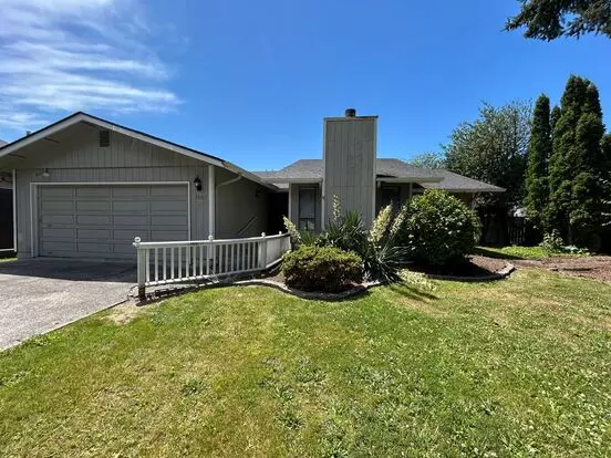 Beautiful Three Bedroom Home With A Garage & Large Back Yard! Apartment for rent in Longview, WA