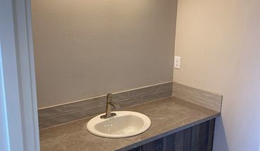 3 of 27 1140 SW 27th Apartment for rent in Redmond, OR