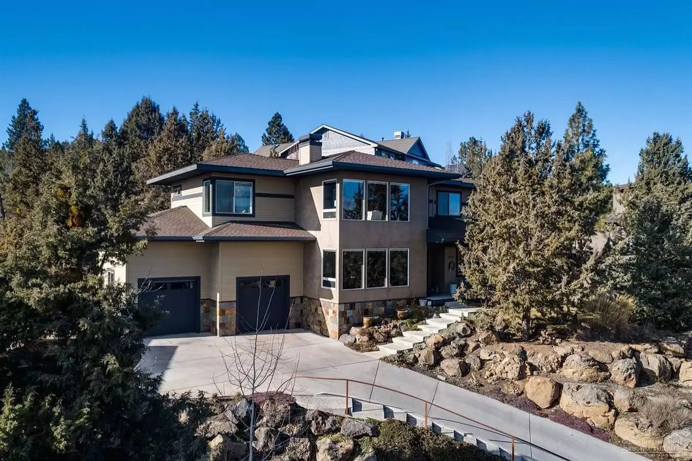 Gorgeous 4 Bedroom Home On Awbrey Butte! House for rent in Bend, OR