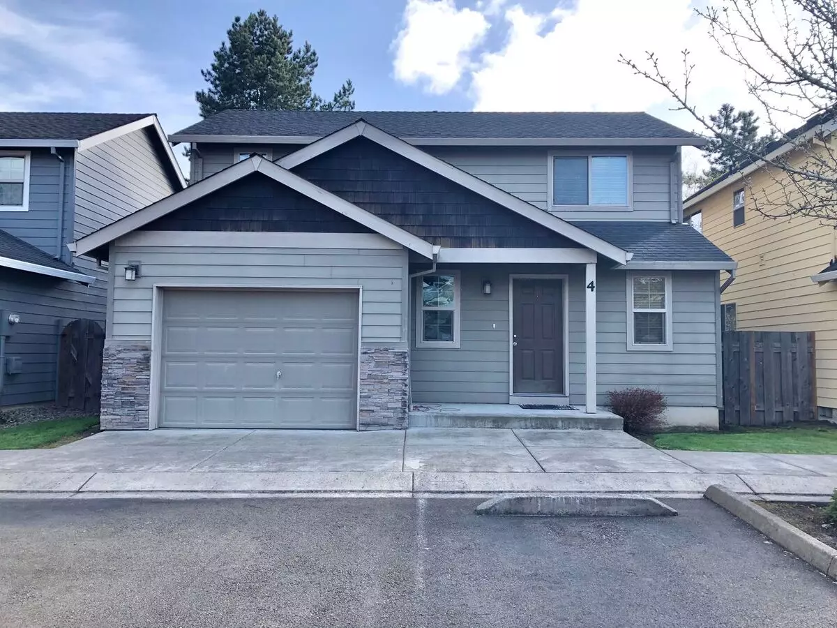 Charming 2-stored Home In Desirable Sunnycrest Point House for rent in Newberg, OR