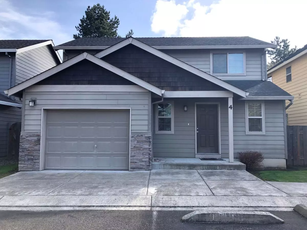 2 of 2 Charming 2-stored Home In Desirable Sunnycrest Point House for rent in Newberg, OR