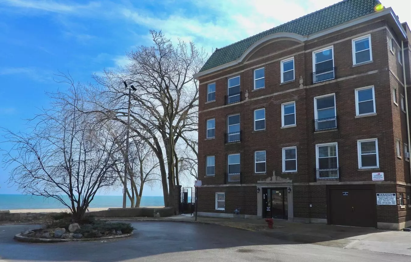 1051 W Pratt Apartment for rent in Chicago, IL
