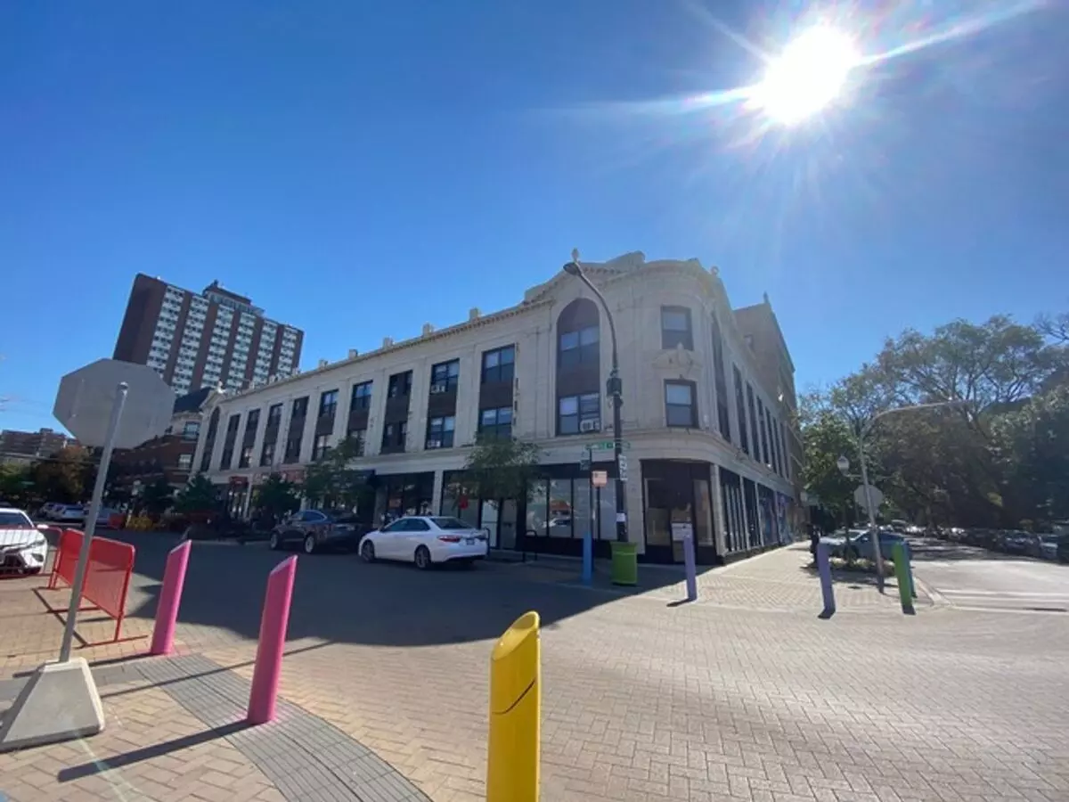 Uptown Studio! Separate Kitchen - Red Line! Apartment for rent in Chicago, IL