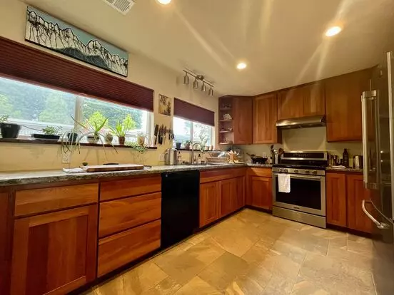 3 Bedroom, 1 Bathroom Home Next To Sequoia Park! Apartment for rent in Eureka, CA