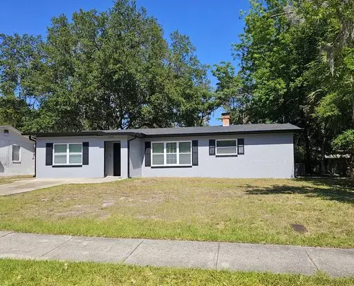 Spacious & Stylishly Renovated 4-bedroom Home In The Heart Of Leesburg Apartment for rent in Leesburg, FL