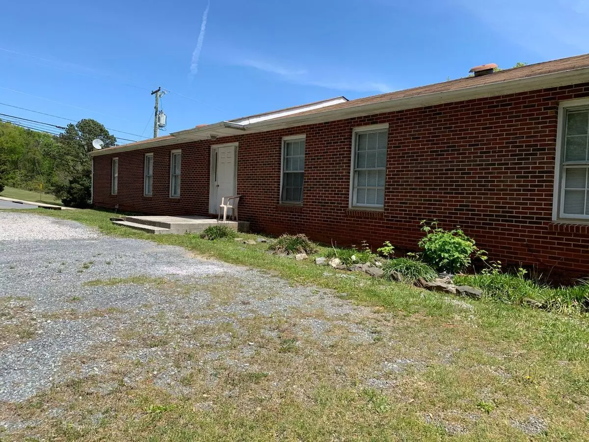 Beautiful And Spacious 2 Bed, 1 Bath Apartment In The Heart Of Altavista! House for rent in Altavista, VA