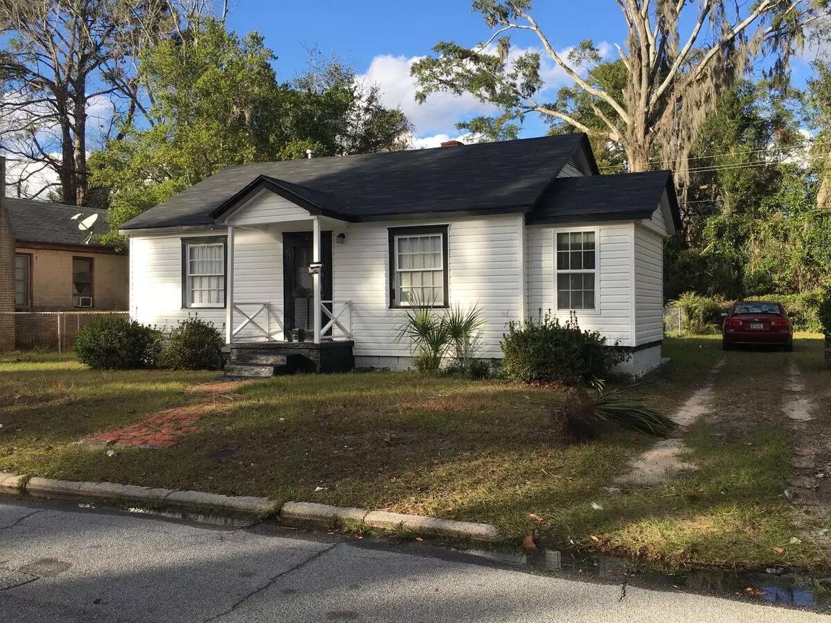 Single Family Home With Large Fenced Back Yard House for rent in Savannah, GA