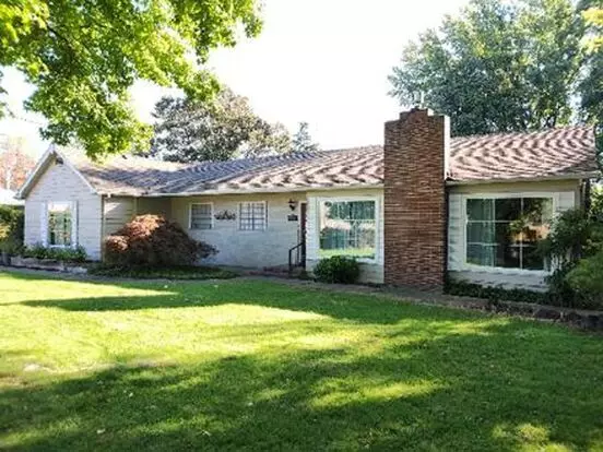 Spacious 3 Bedroom, 2 Bath Home On Private Gated Lot – Landscaping & Utilities Included! Apartment for rent in Medford, OR