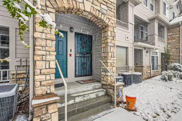 Charming 2 Bedroom 3 Bath In Denver! Apartment for rent in Denver, CO