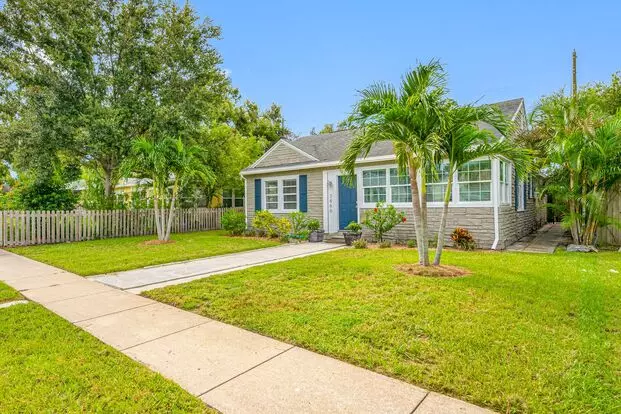 Central St. Pete 2 Bedroom 1 Bath Bungalow! Apartment for rent in St Petersburg, FL