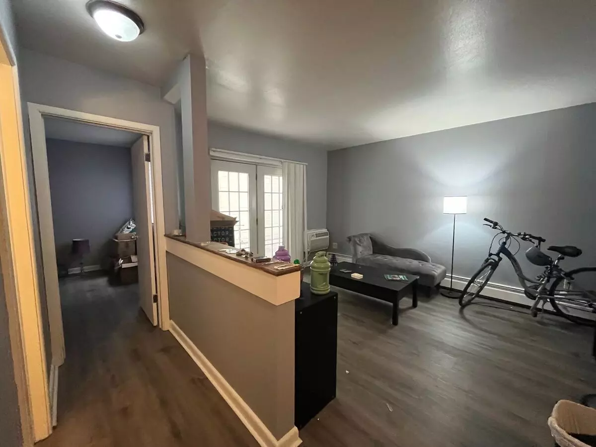 1576 N Warren Ave Apartment for rent in Milwaukee, WI