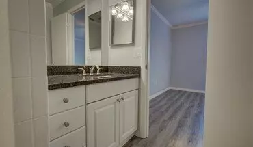 2 of 12 Pinecrest Arms Apartment for rent in Sarasota, FL