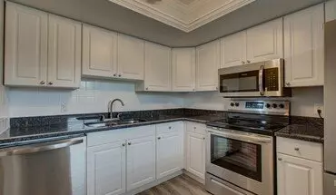3 of 12 Pinecrest Arms Apartment for rent in Sarasota, FL
