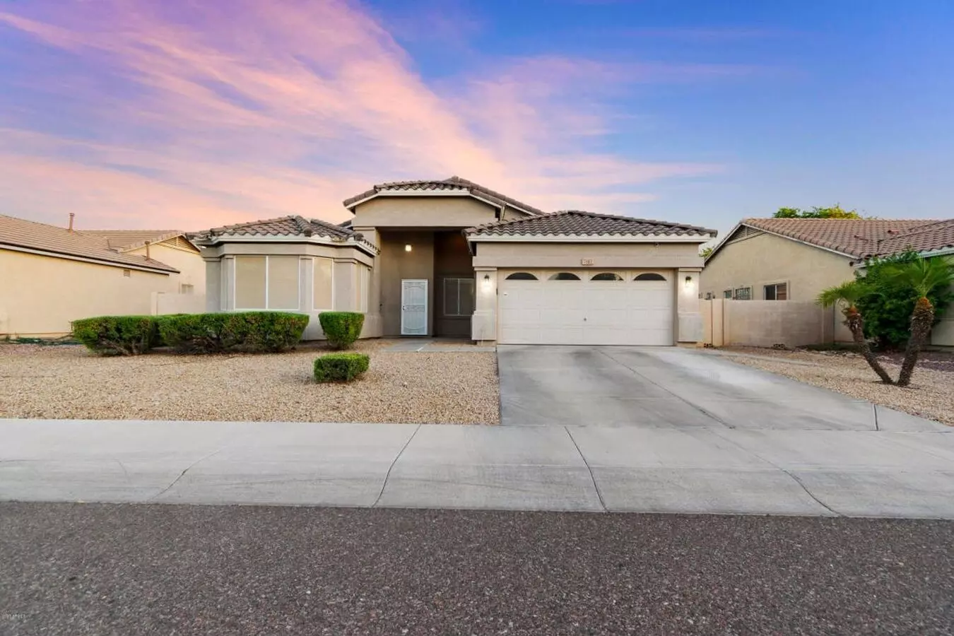 Great 4 Bedroom Family Home 1 Level Available In Glendale June 1st!!! New Carpet Being Installed Before Move In!!! Great Floor Plan!!! House for rent in Glendale, AZ
