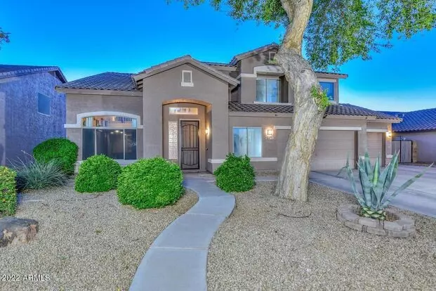 Stunning 5 Bedroom 3 Bathroom With 3 Car Garage And Pool!!! Gorgeous Back Yard!! Bedrooms On 1st Floor!!! Available June 1st!!! Apartment for rent in Peoria, AZ