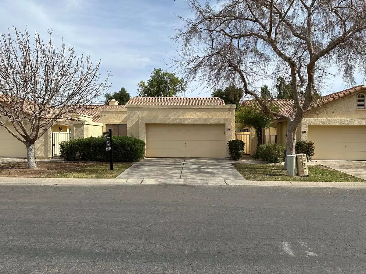 Gorgeous Updated Property In Warner Ranch Available July 20th!!! Community Pool!! All Appliances!! Walking Paths!!! Newer Ac, So Much For You!!! House for rent in Tempe, AZ