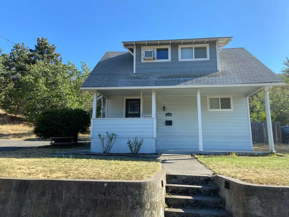 Cozy 3 Bedroom, 1 Bathroom Home With Spacious Back Yard. House for rent in The Dalles, OR