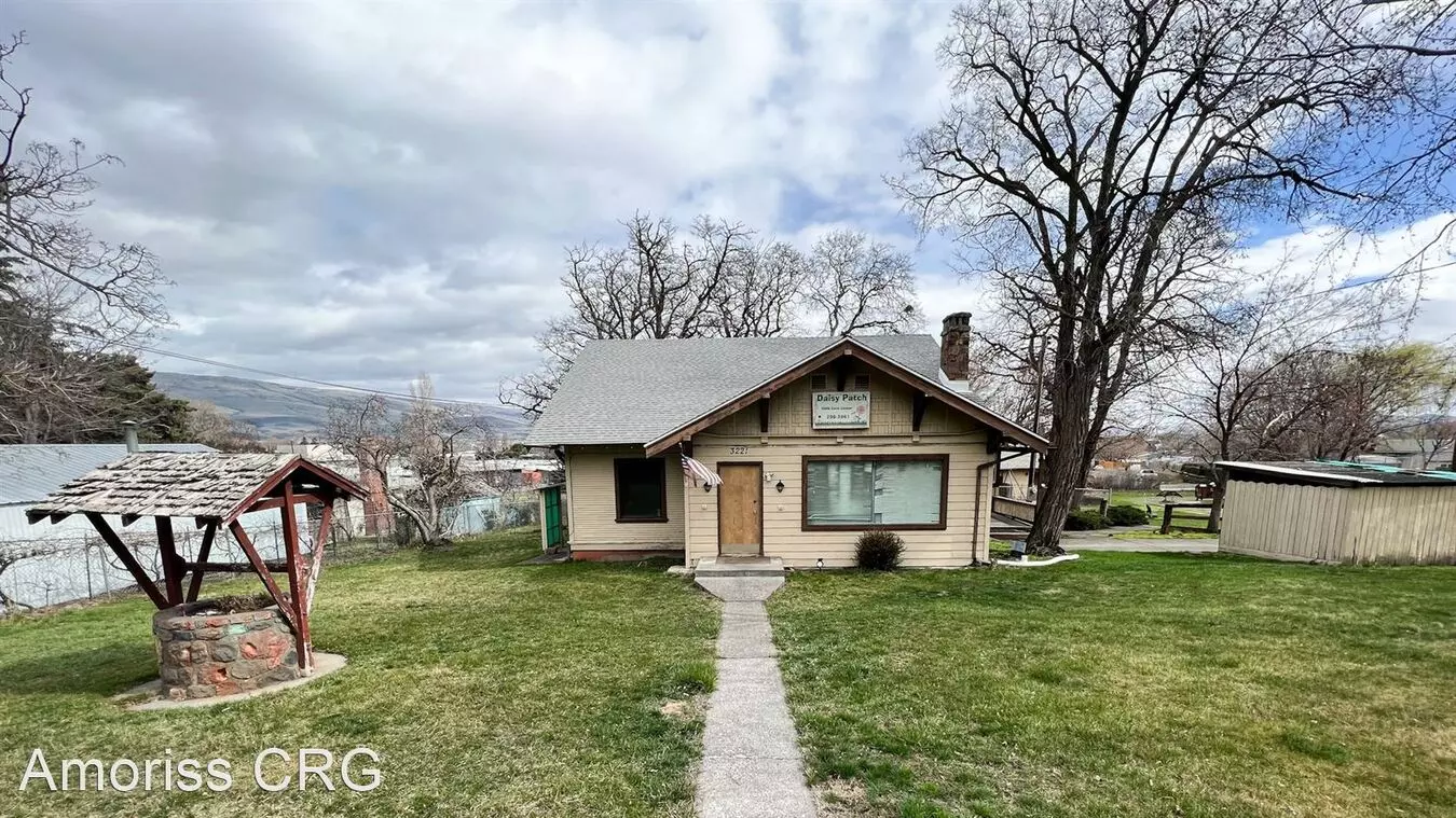 3221 W 10Th St House for rent in The Dalles, OR