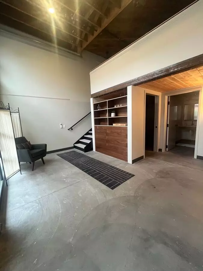122 W 5th House for rent in Springfield, OR