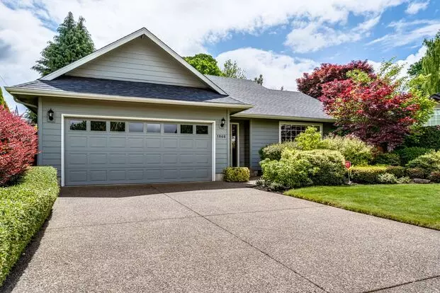 Fully Furnished 3-bedroom 2-bathroom Home Apartment for rent in Eugene, OR
