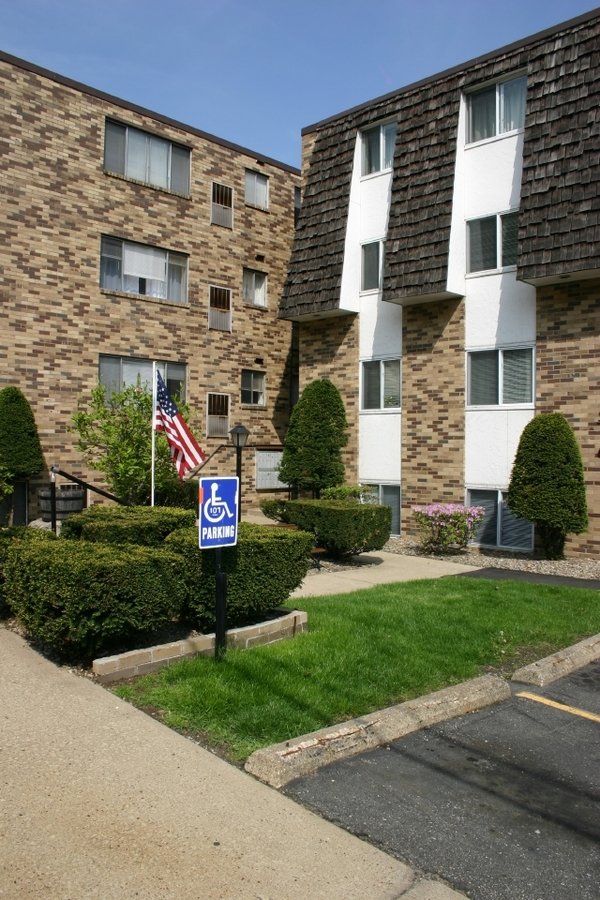 Regency House Apartments One Howard St Millvale, PA