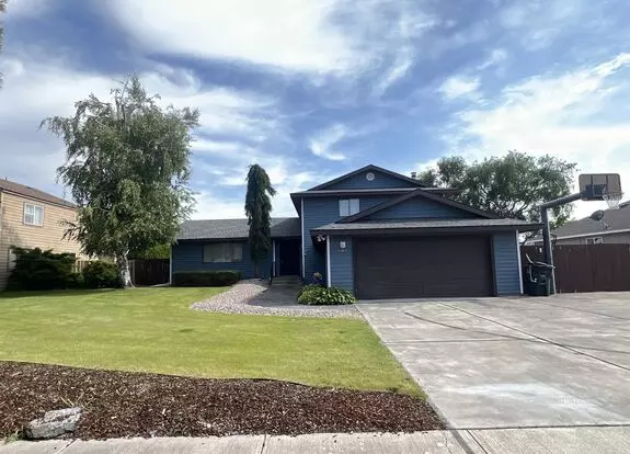 Beautiful 4 Bedroom Home On The Lake Apartment for rent in Moses Lake, WA