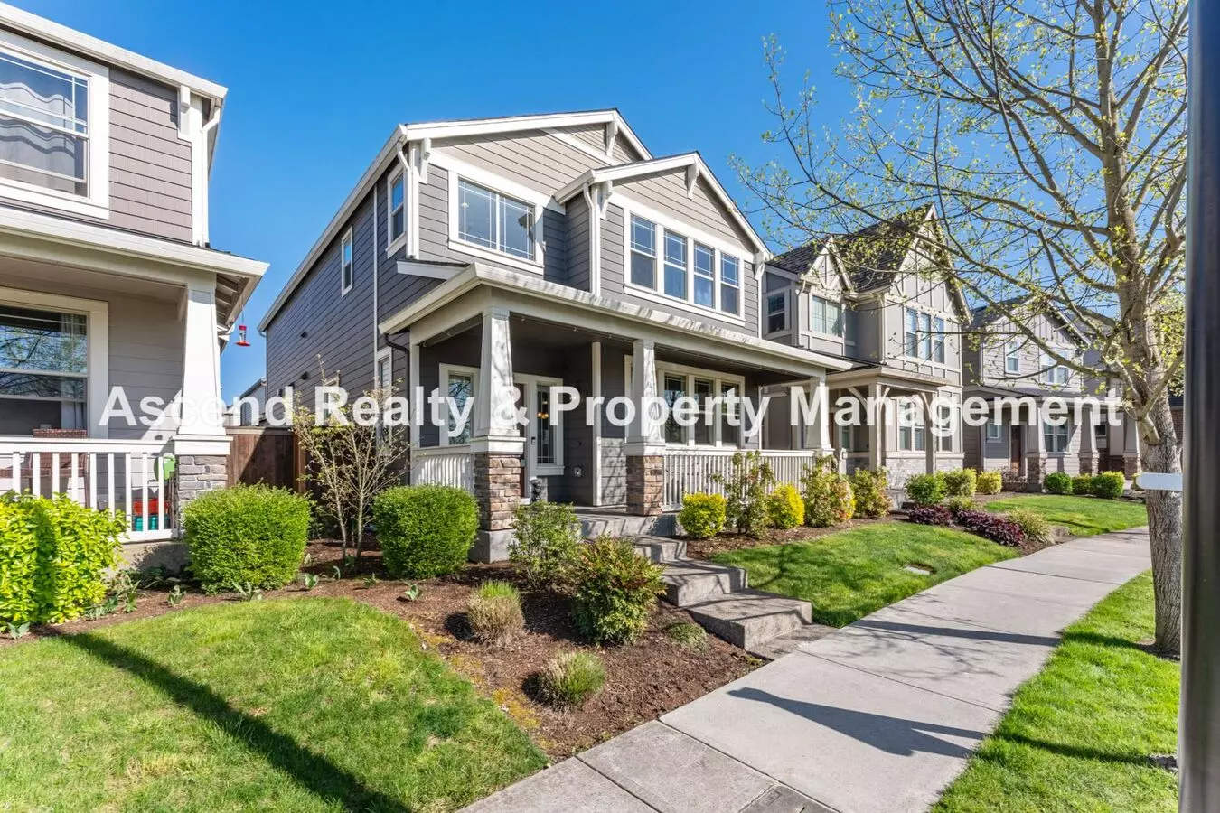 Available Now! Spacious North Plains 4 Bed Craftsman Open Floor Plan Across From Park 1 Small Dog/cat Allowed House for rent in North Plains, OR