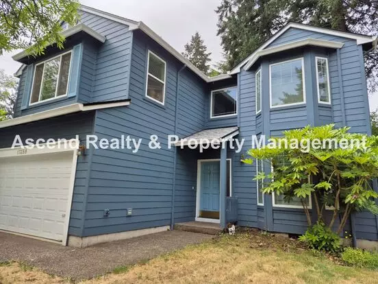 Available Now Stunning 2 Level Traditional Close To Bridgeport & I5 New Paint & Updated Kitchen Low Maintenance Yard Apartment for rent in Lake Oswego, OR