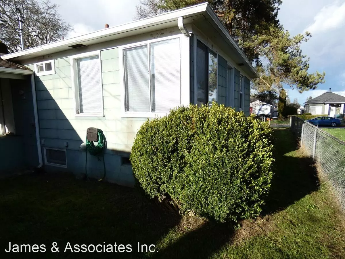 2 of 3 822 E 7th St House for rent in Port Angeles, WA