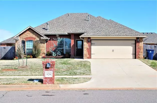 Gorgeous Home In The Desired Montague Addition In Southwest Edmond With Deer Creek Schools!!! Apartment for rent in Edmond, OK