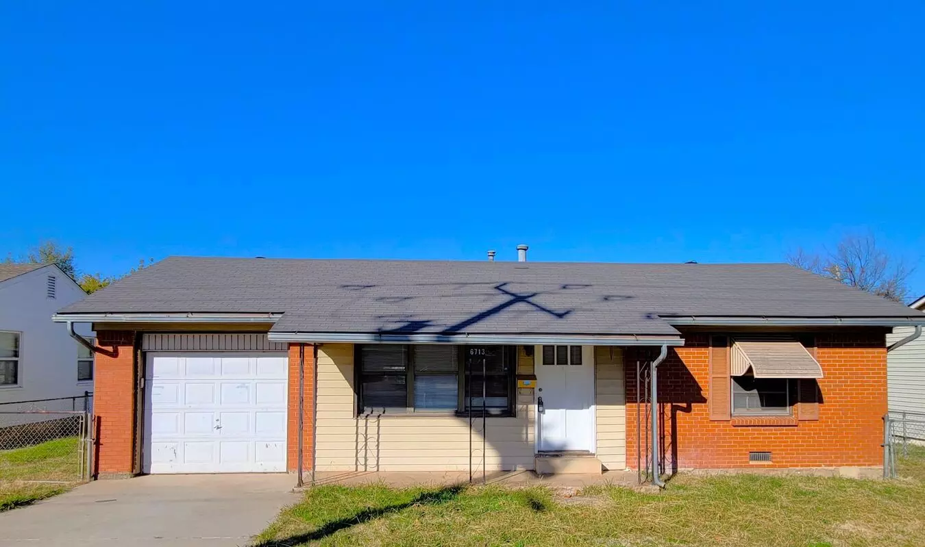 *** July Special $200 1st Month’s Rent, If Lease Signed In July*** Midwest City Gem: Cozy 2br Bliss Awaits You! House for rent in Midwest City, OK