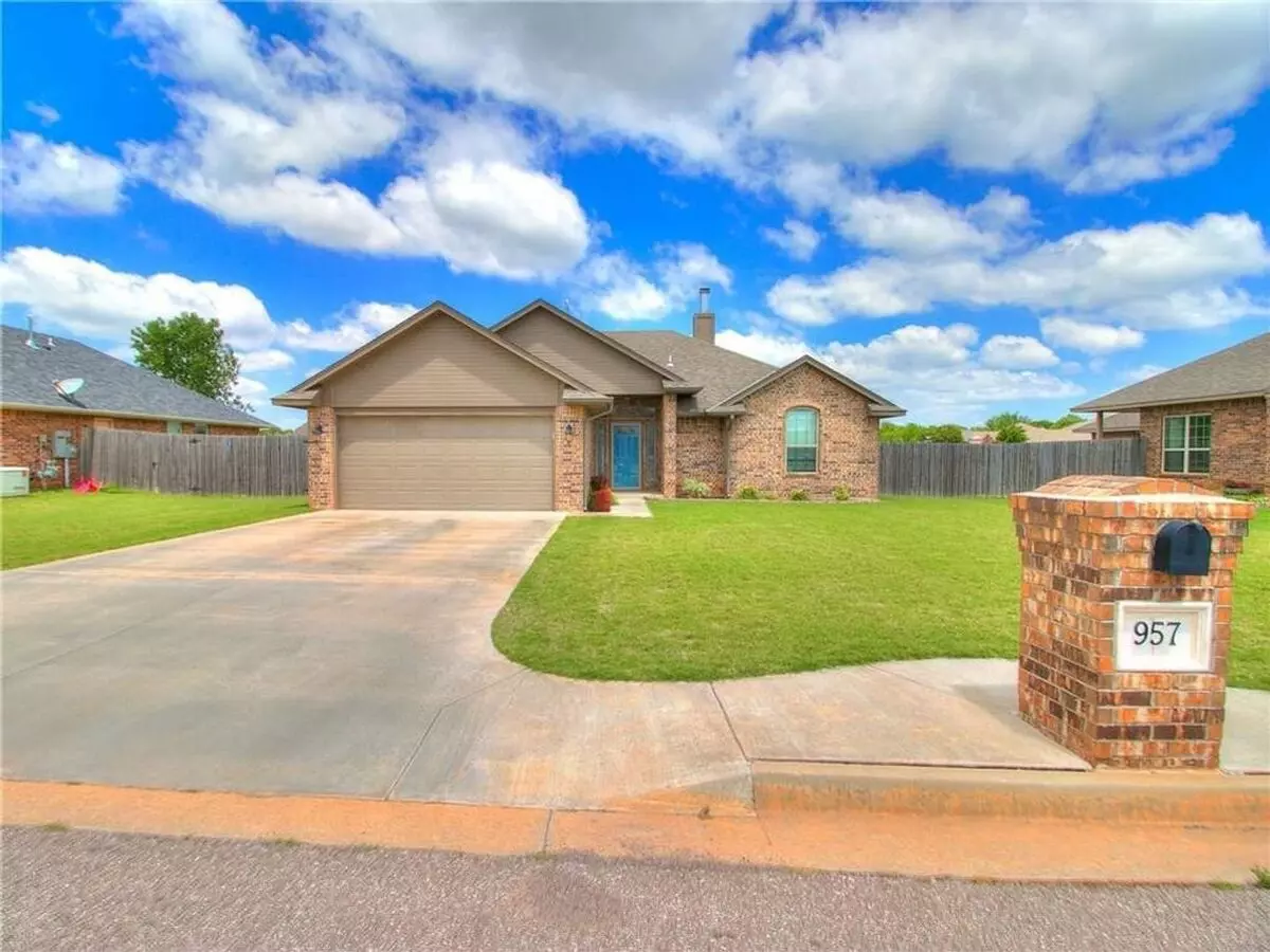 Welcome To This Amazing Home Situated On A Large Lot In The Beautiful Town Of Piedmont, Ok. House for rent in Piedmont, OK