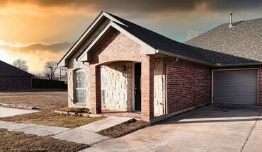 Castle Bay Cove Townhomes Apartment for rent in Del City, OK
