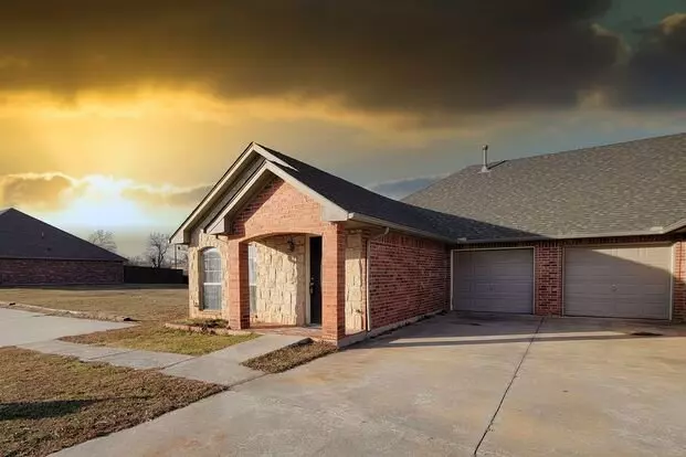 Castle Bay Cove Townhomes Apartment for rent in Del City, OK