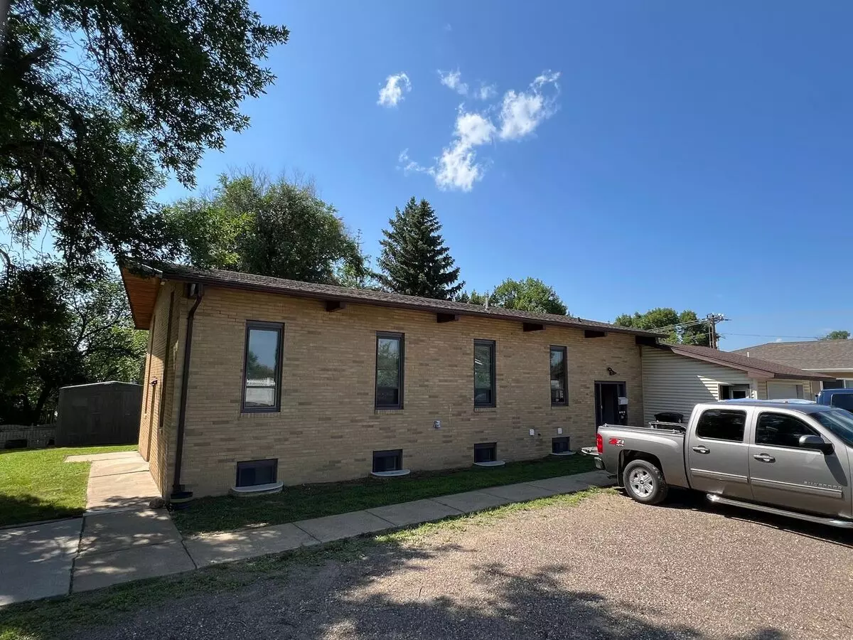 2 of 3 967 Pleasant Ln Apartment for rent in Dickinson, ND