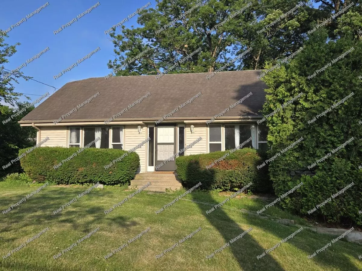 Three Bedroom With Oversized Garage House for rent in Crown Point, IN