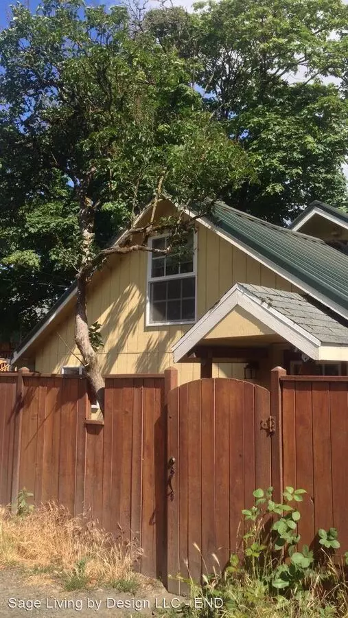 992 1/2 W 4Th Ave Apartment for rent in Eugene, OR