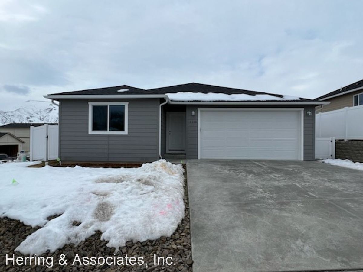 1110 S New Oak Ln East Wenatchee, WA House for Rent