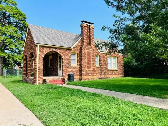 Nice 3 Bedroom 1 Bathroom Home With Detached Garage Close To Tulsa University! Apartment for rent in Tulsa, OK