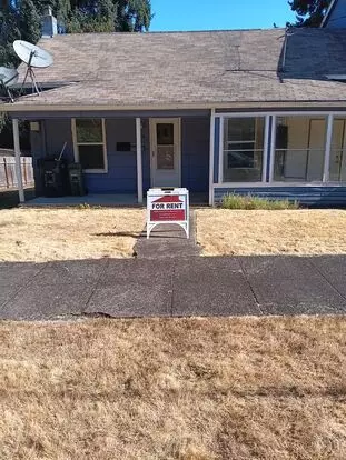 Duplex 4 Blocks From Wou Available Apartment for rent in Monmouth, OR