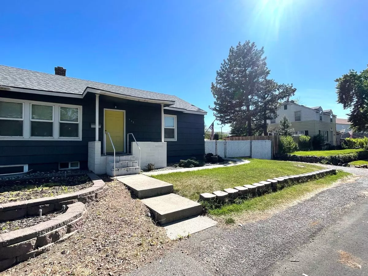 Spacious 2+ Bedroom Duplex Unit In Richland – Private Driveway & Fenced Yard! Apartment for rent in Richland, WA