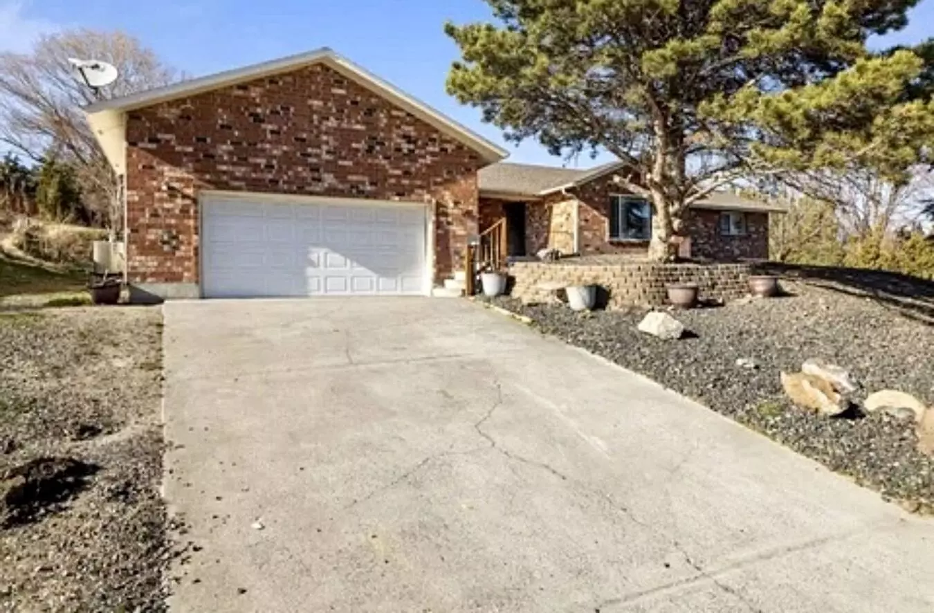 Stunning 4-bedroom Modern Home In West Richland House for rent in West Richland, WA