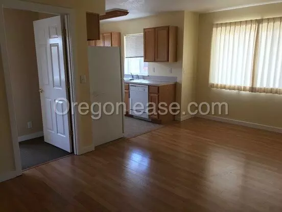 Blocks From Uo! 2 Bedroom 1 Bath With In Unit Laundry And Off Street Parking. Available 8/24/2024 Apartment for rent in Eugene, OR