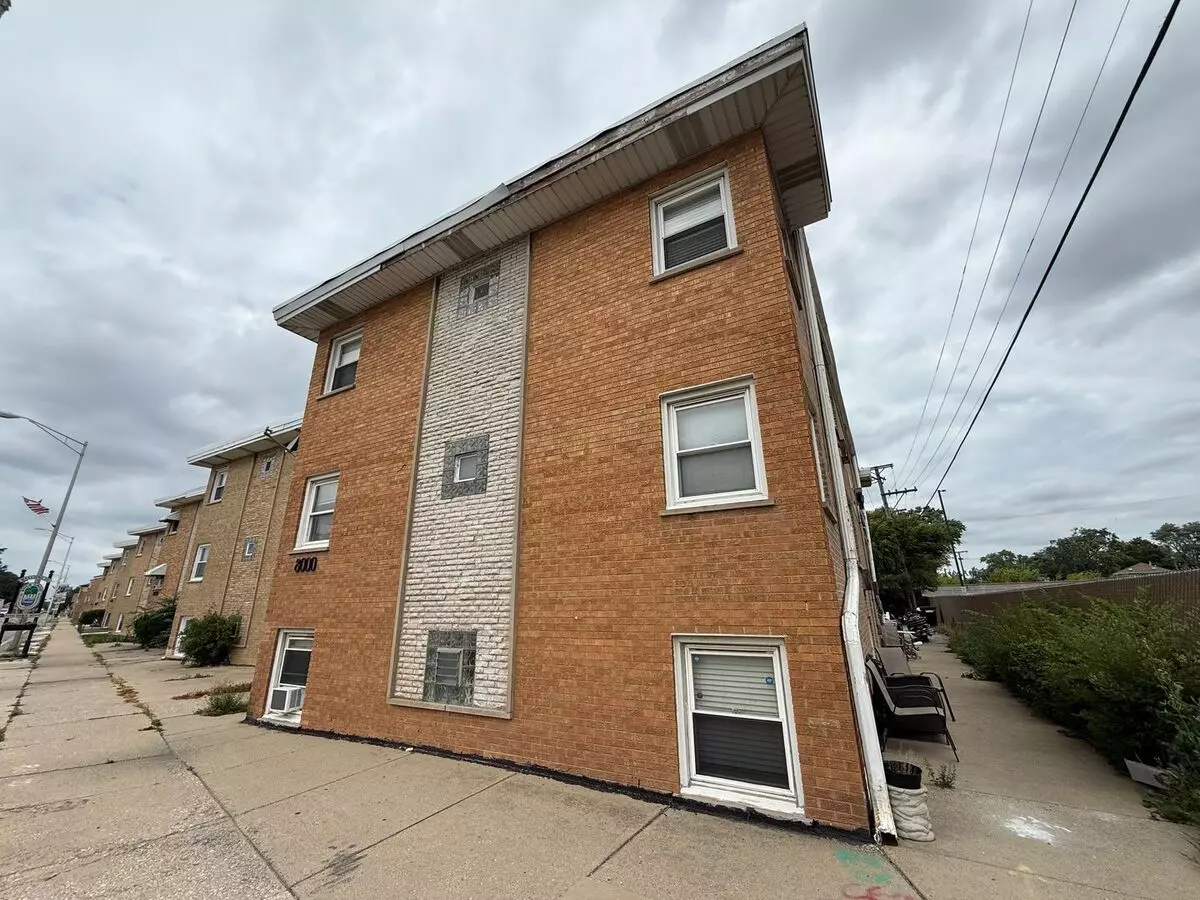 2Bed Unit Close To Restaurants And Shopping! Parking Spot Included In Rent! Apartment for rent in River Grove, IL