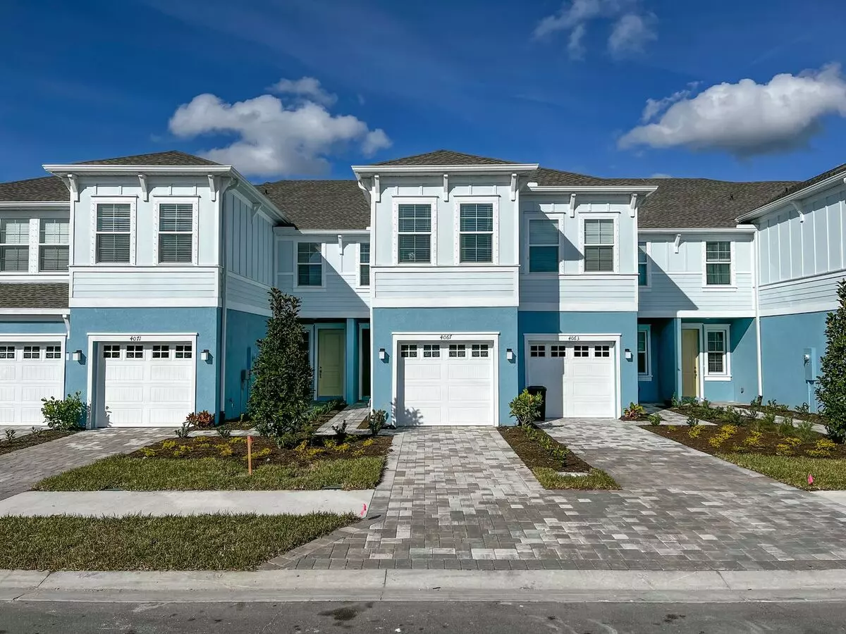 Townhome With Garage, Excellent Location, Community Pool And More House for rent in Sarasota, FL
