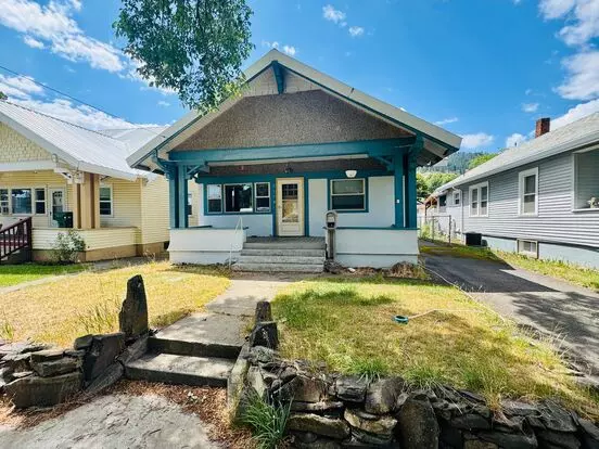 2108 Cedar St Apartment for rent in La Grande, OR