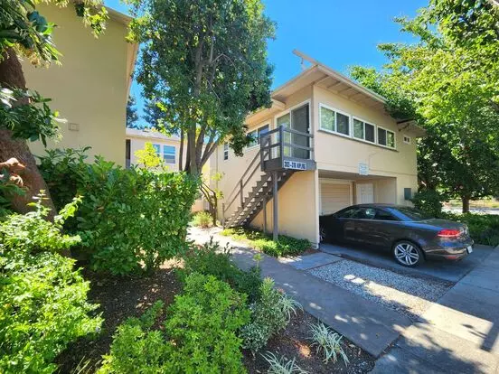 Luxurious Downtown Palo Alto Living - Top Floor 1 Bedroom Apartment Available September 1st. Apartment for rent in Palo Alto, CA