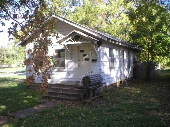 El Dorado Springs - 2bd With Fireplace- $399 Month / $999 Down Apartment for rent in El Dorado Springs, MO