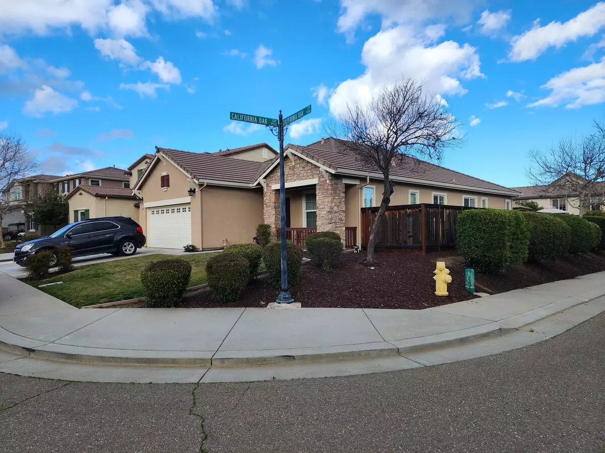 Beautiful Corner Lot With Large Yard, Front And Back House for rent in Patterson, CA