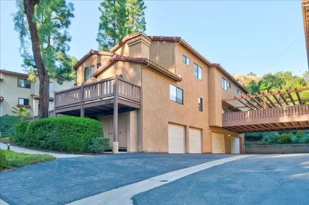Beautiful End-unit Townhome Centraly Located Apartment for rent in San Diego, CA Beautiful End-unit Townhome Centraly Located Apartment for rent in San Diego, CA